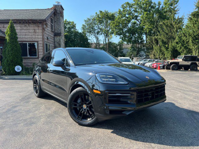 Used 2024 Porsche Cayenne Coupe image 1