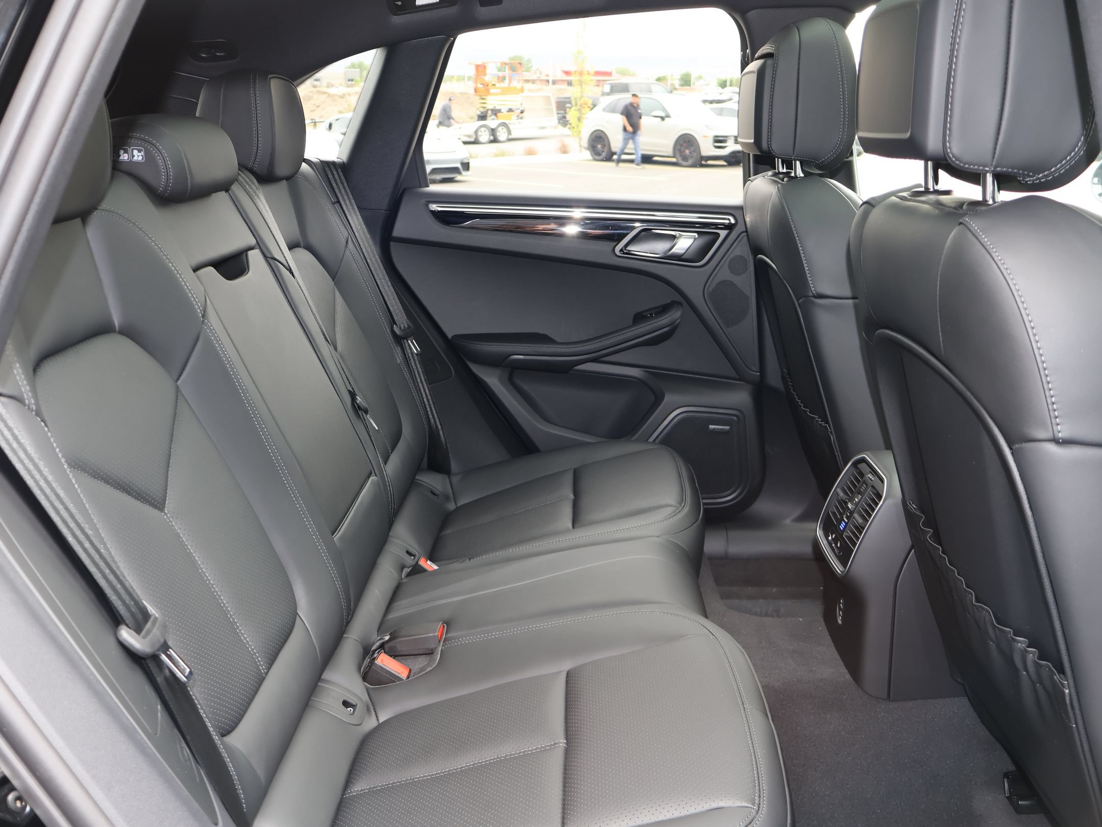 New 2026 Porsche Macan AWD/4WD image 25