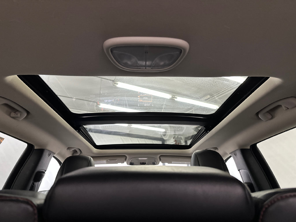 Used 2017 Jeep Cherokee Trailhawk AWD/4WD image 21