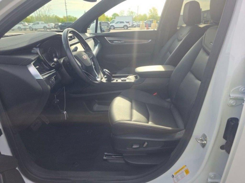 Used 2024 Cadillac XT6 Luxury w/ LPO, Floor Liner Package AWD/4WD image 9