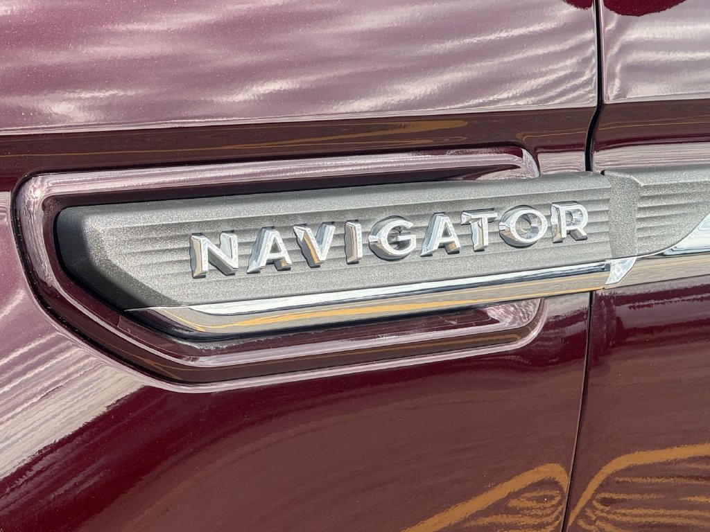 Certified 2023 Lincoln Navigator Reserve AWD/4WD image 10
