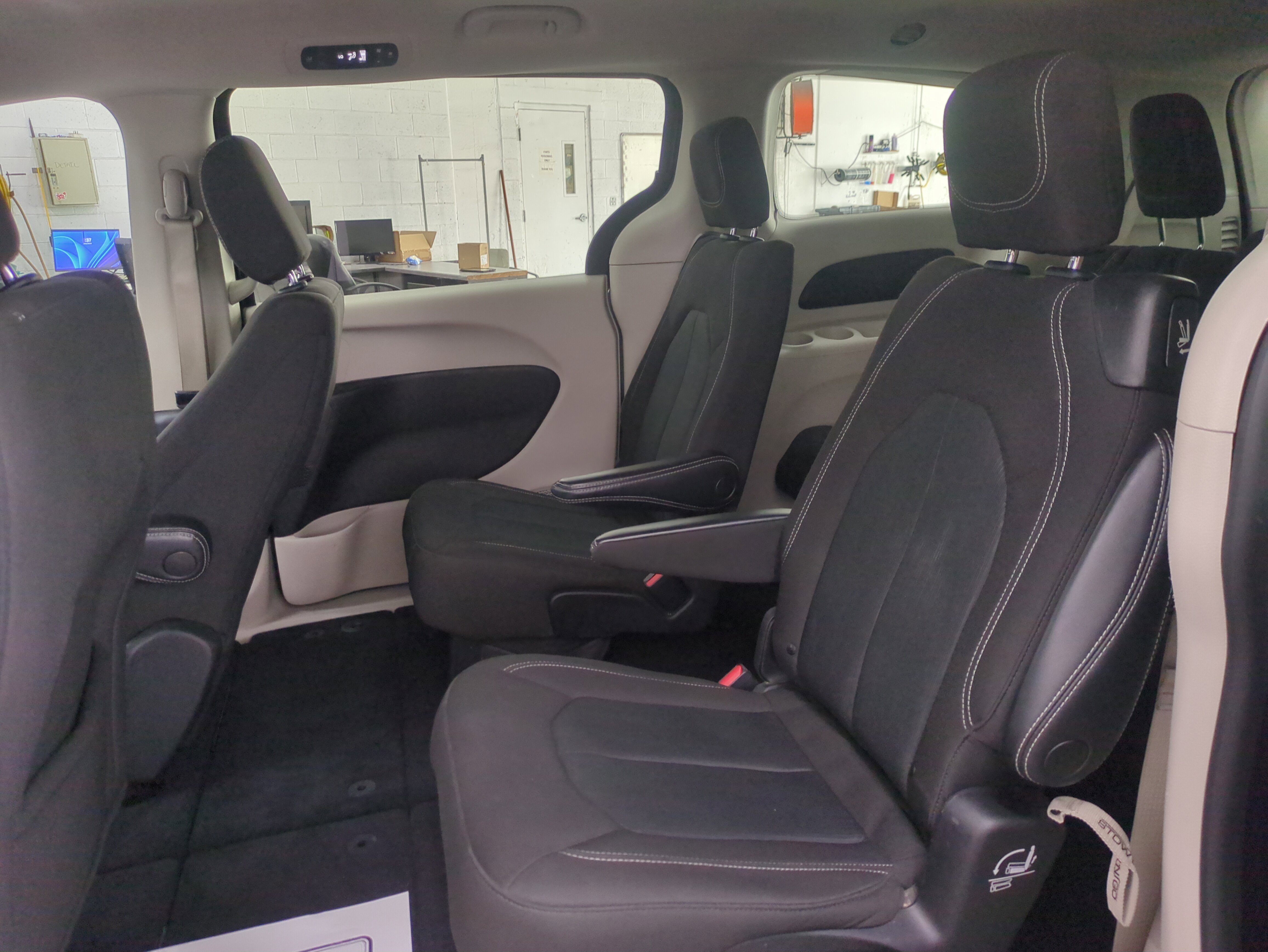 Certified 2022 Chrysler Voyager LX image 15