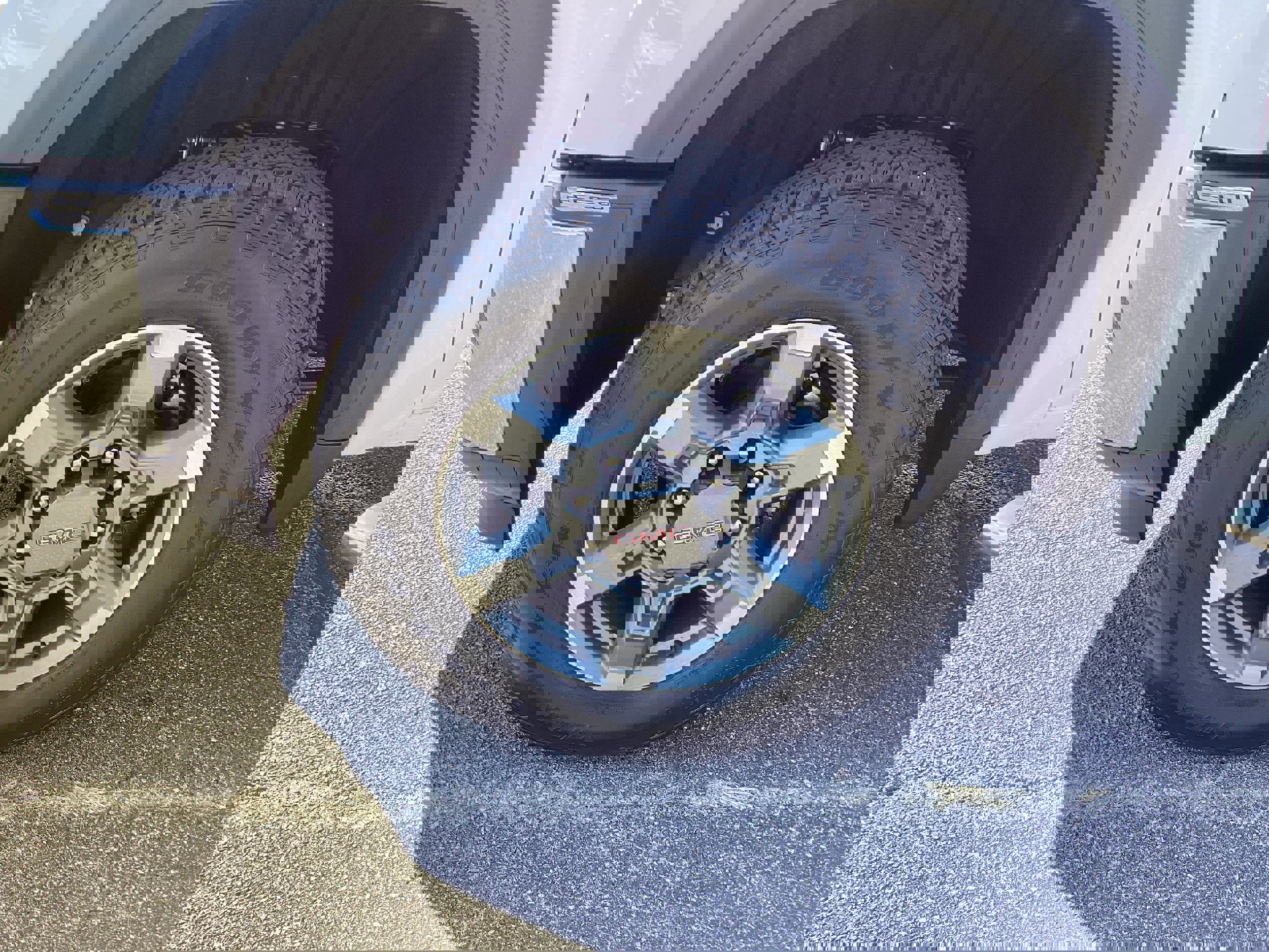 Used 2025 GMC Sierra 2500 SLE w/ SLE Value Package; image 9