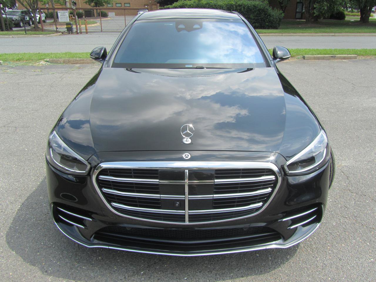 Used 2022 Mercedes-Benz S 580 4MATIC Sedan w/ AMG Line Package image 5