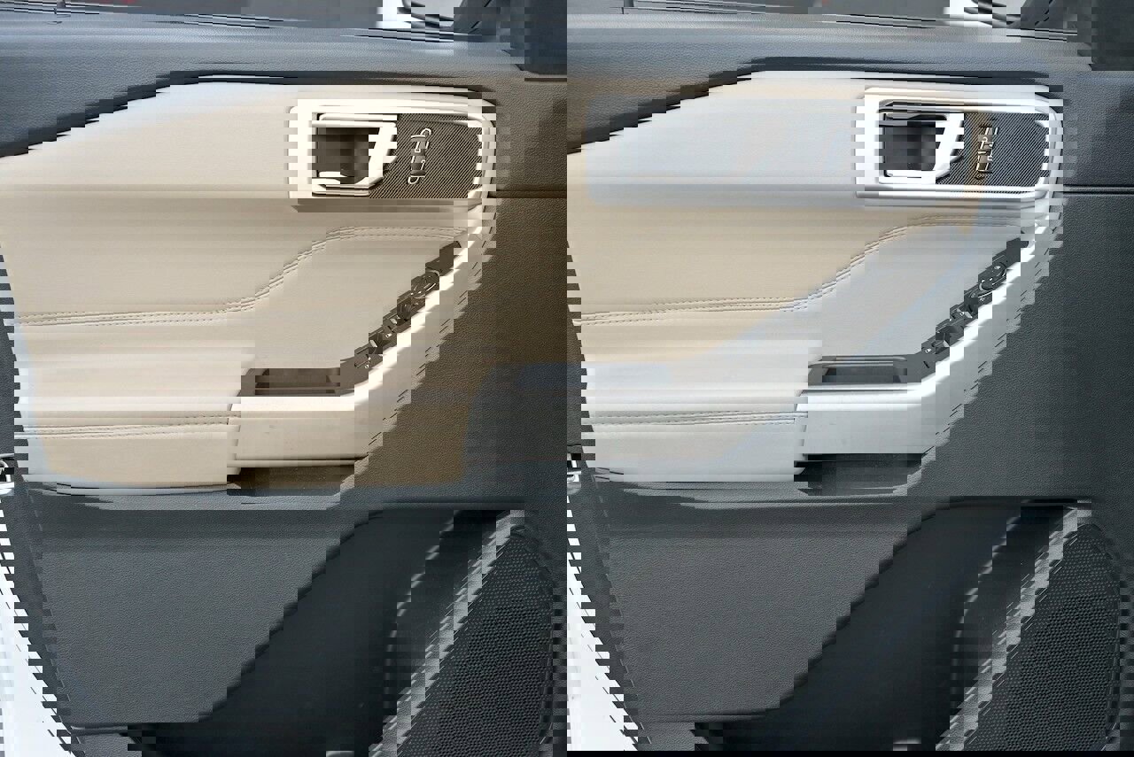 Used 2023 Ford Explorer XLT w/ Equipment Group 202A image 9