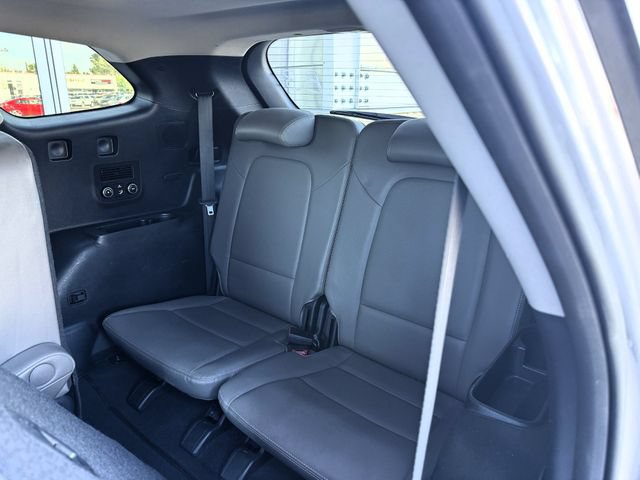 Used 2017 Hyundai Santa Fe Limited AWD/4WD image 21