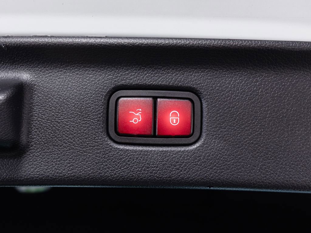 Used 2025 Mercedes-Benz S 580e 4MATIC Sedan image 32