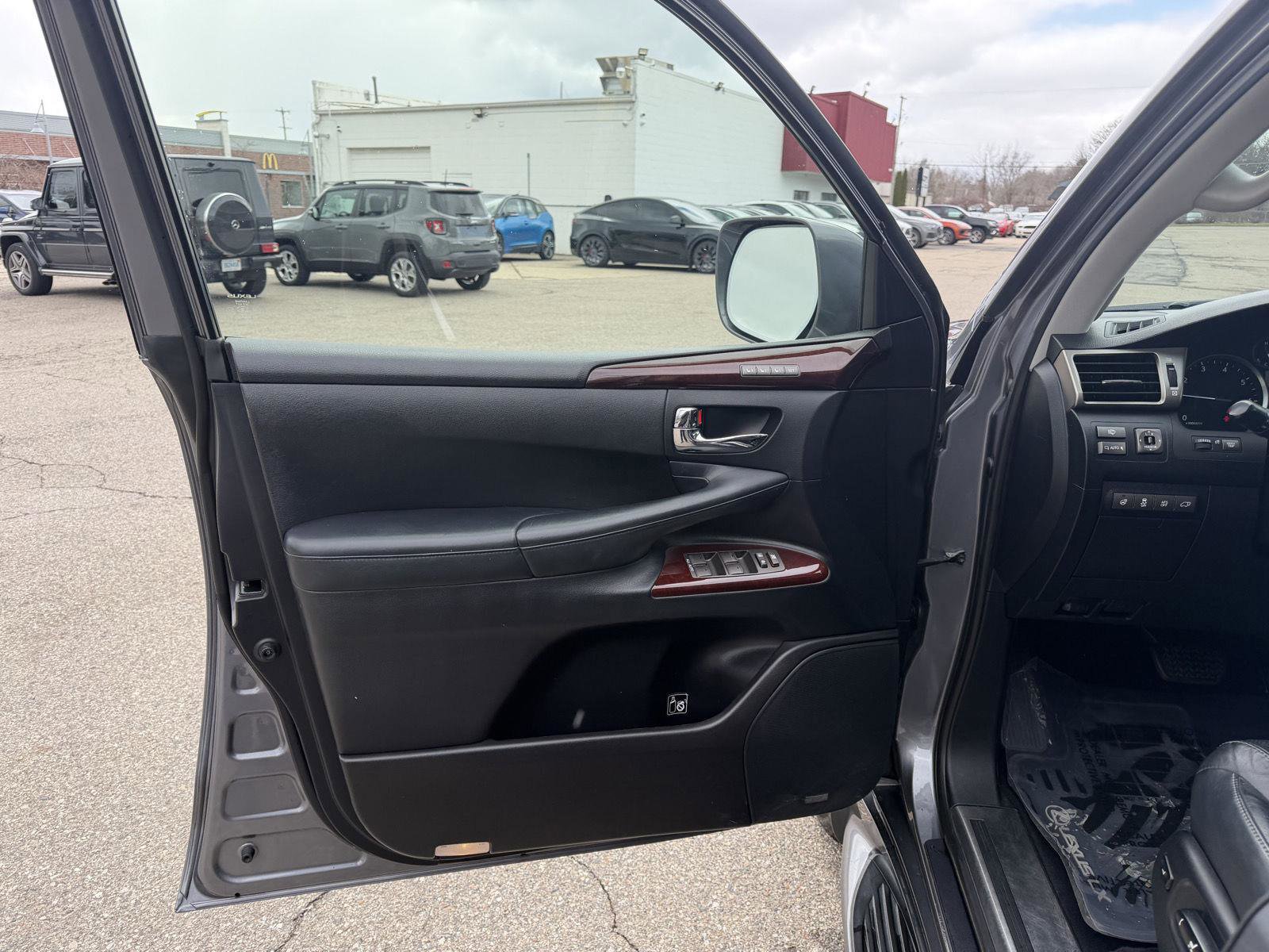 Used 2015 Lexus LX 570 4WD image 12