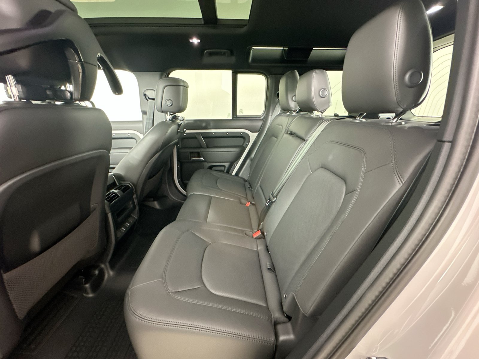 New 2026 Land Rover Defender 110 X-Dynamic SE AWD/4WD image 39
