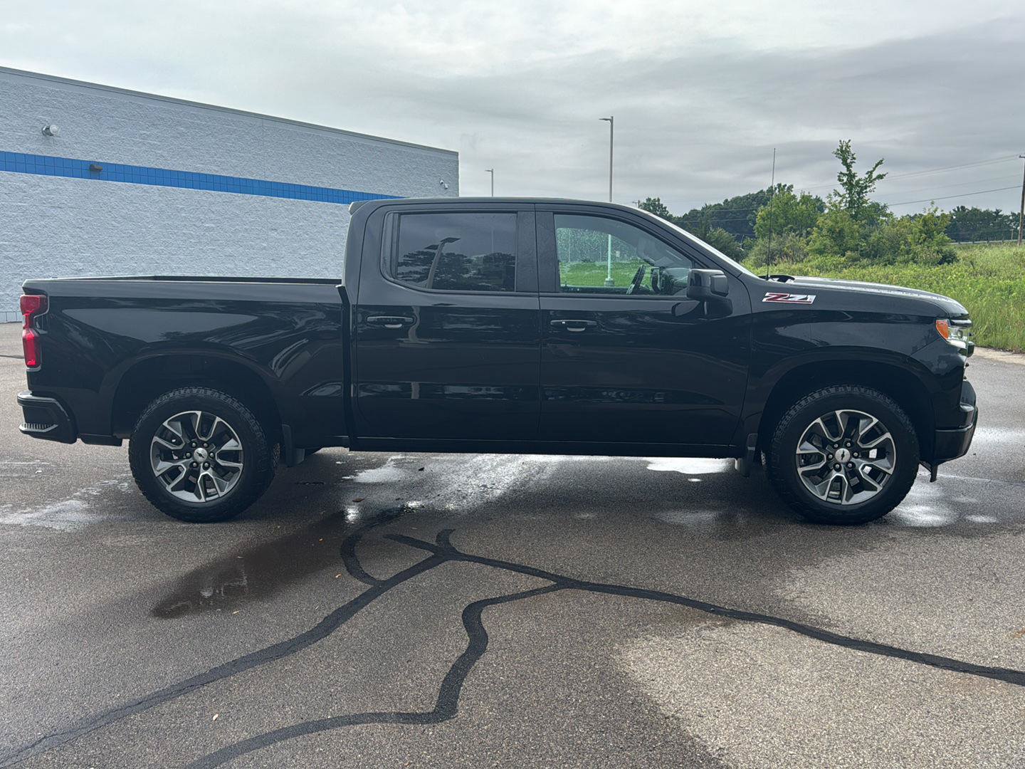 Used 2023 Chevrolet Silverado 1500 RST w/ Z71 Off-Road Package AWD/4WD image 6