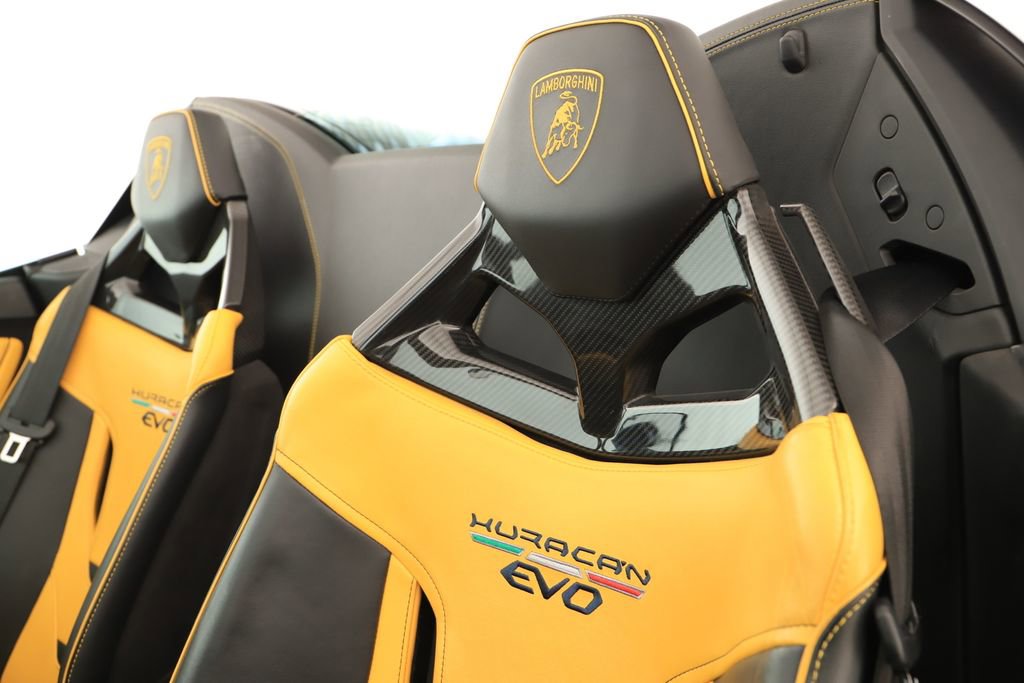 Used 2020 Lamborghini Huracan EVO RWD image 22