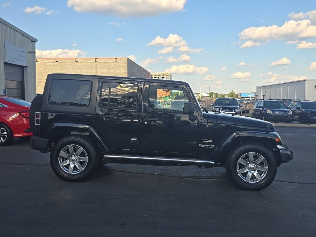 Used 2013 Jeep Wrangler Unlimited Sahara w/ Dual Top Group AWD/4WD image 8
