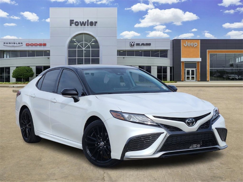 Used 2022 Toyota Camry XSE video 2