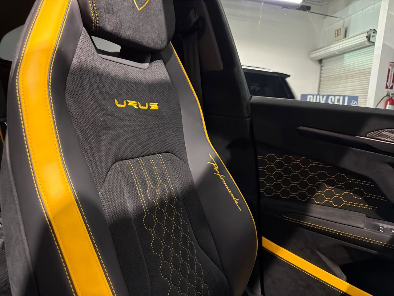 Used 2024 Lamborghini Urus Performante AWD/4WD image 41