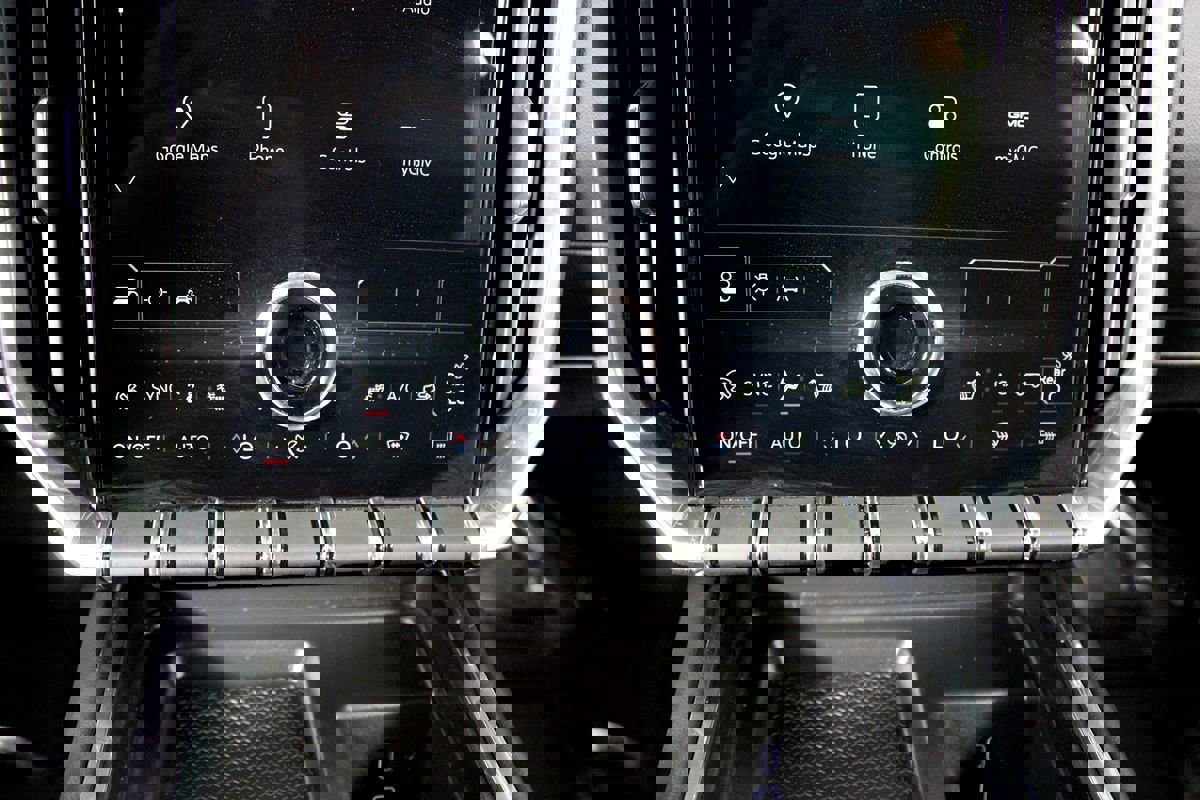 Used 2025 GMC Acadia Elevation image 23