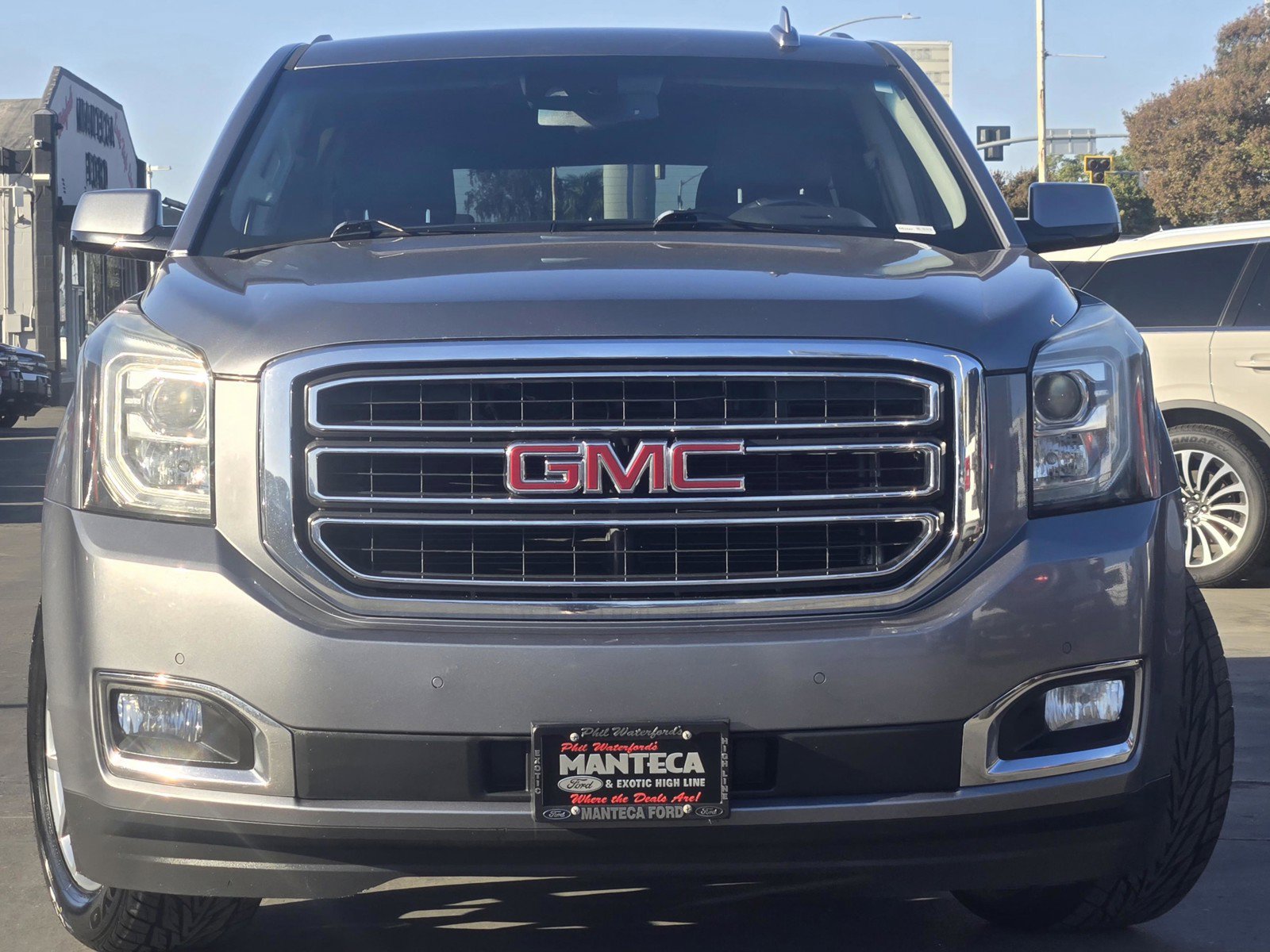 Used 2020 GMC Yukon XL SLE w/ SLE Value Package RWD image 2