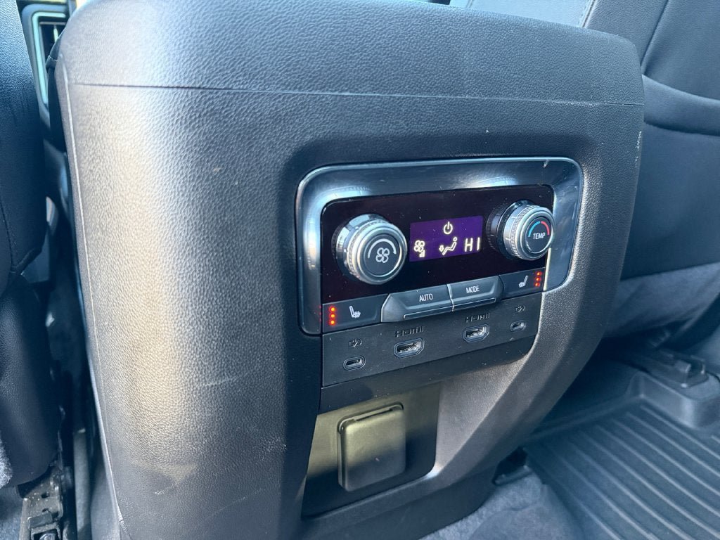 Used 2025 GMC Yukon AT4 w/ AT4 Premium Plus Package AWD/4WD image 33