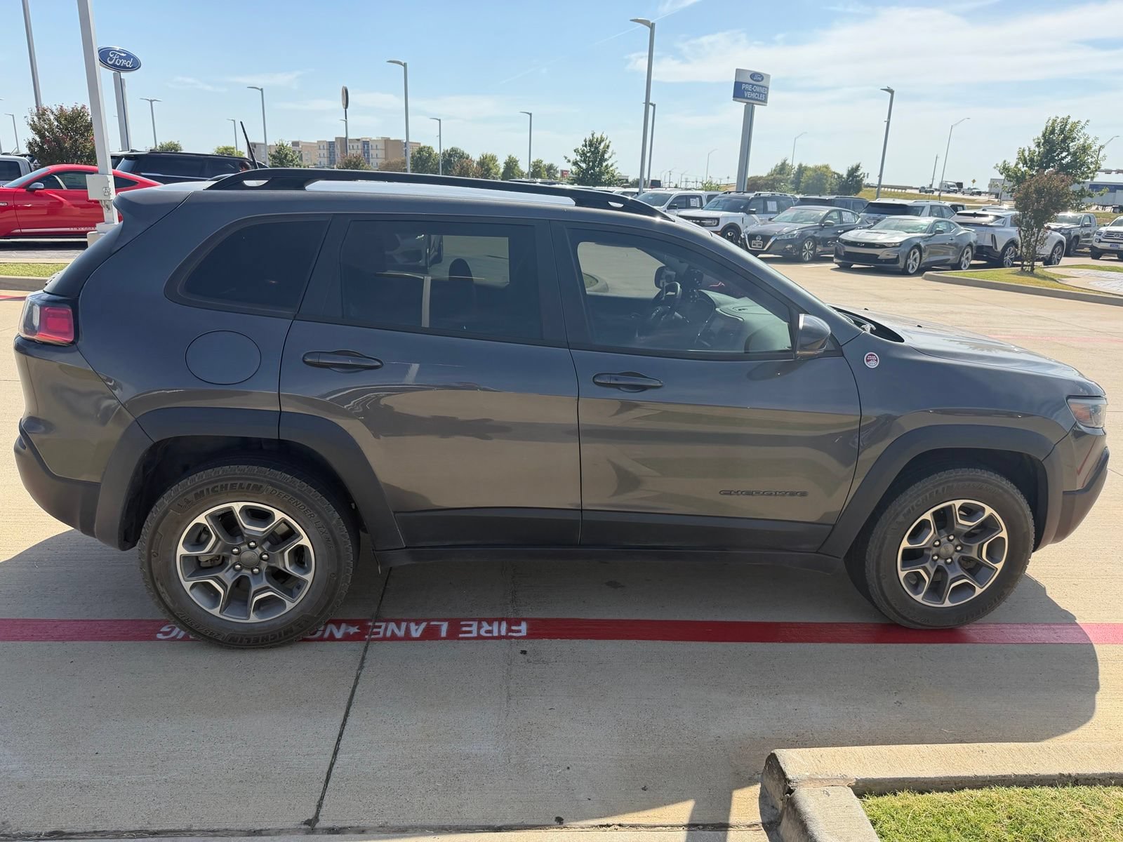 Used 2022 Jeep Cherokee Trailhawk w/ Premium Leather Package AWD/4WD image 5