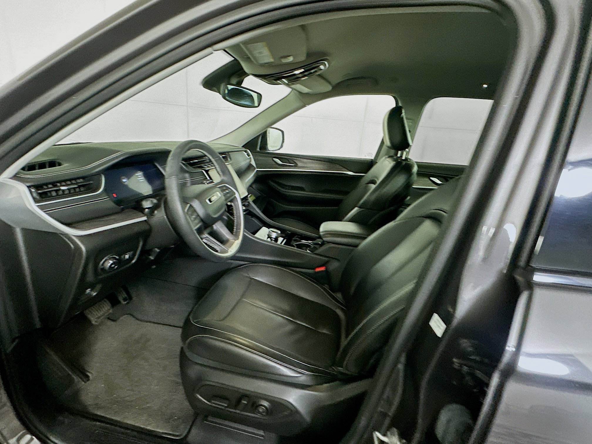 Used 2023 Jeep Grand Cherokee Limited image 13