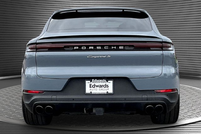 Used 2024 Porsche Cayenne S AWD/4WD image 5