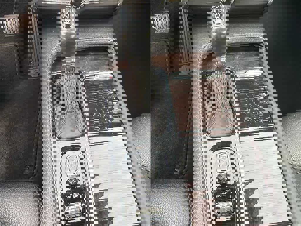 Used 2018 Volvo S90 T6 Momentum w/ Convenience Package image 30