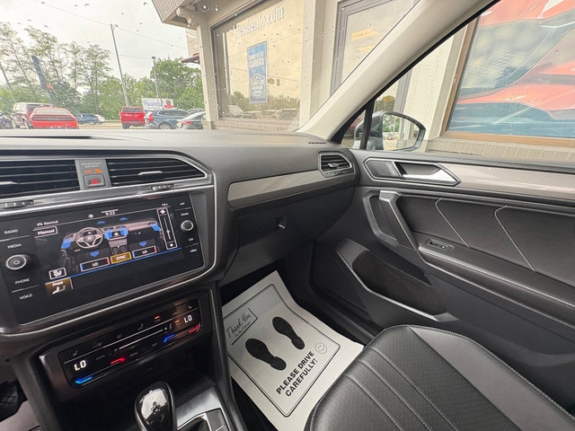 Used 2024 Volkswagen Tiguan SE AWD/4WD image 34