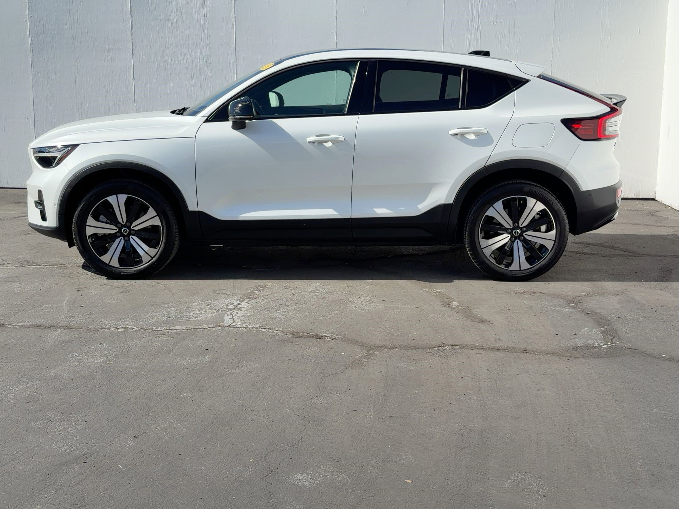 Used 2023 Volvo C40 P8 Recharge Plus image 2