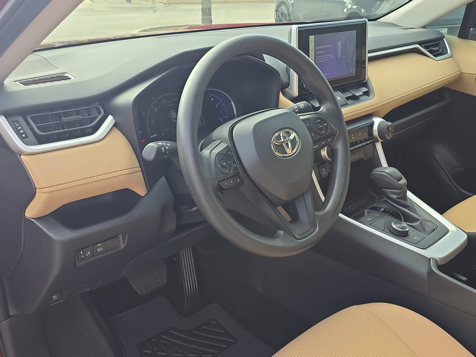 Used 2025 Toyota RAV4 LE AWD/4WD image 13