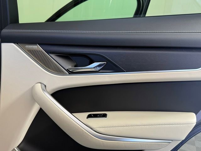 Certified 2026 Jaguar F-PACE R-Dynamic S image 33