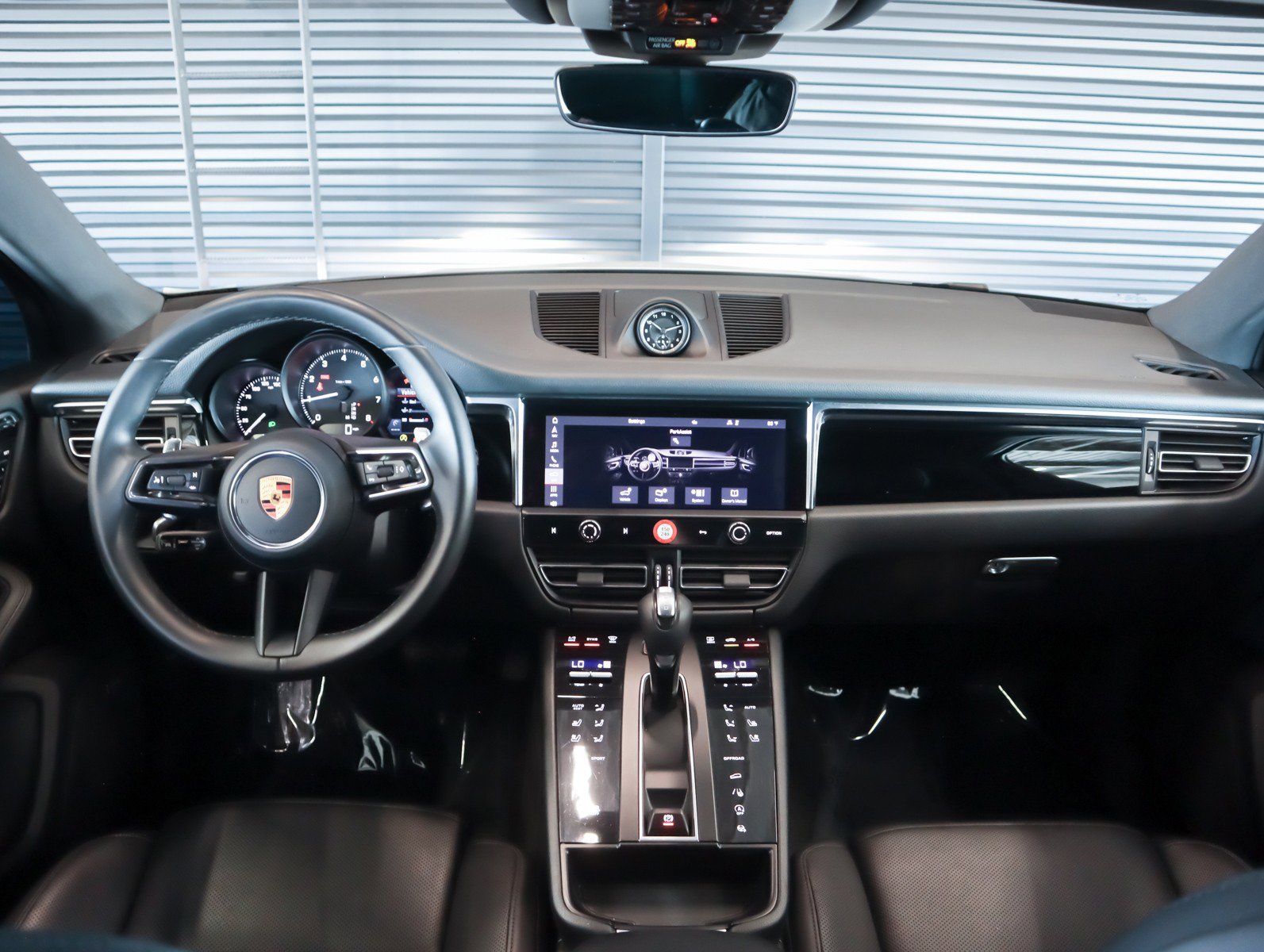 Certified 2022 Porsche Macan AWD/4WD image 12