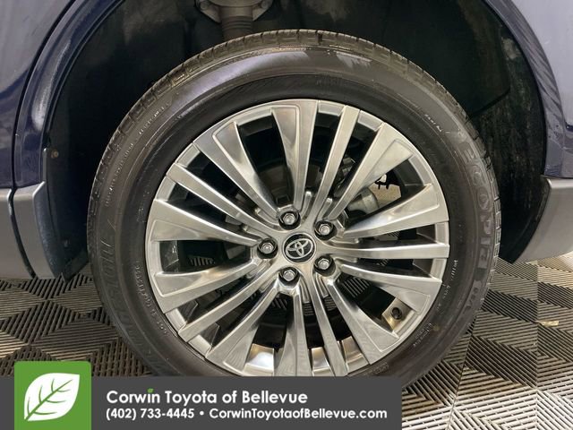 Used 2021 Toyota Venza Limited image 25