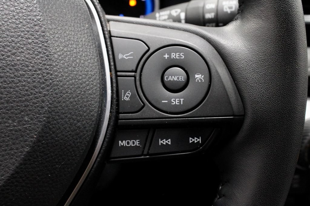 Used 2023 Toyota RAV4 XLE Premium AWD/4WD image 28