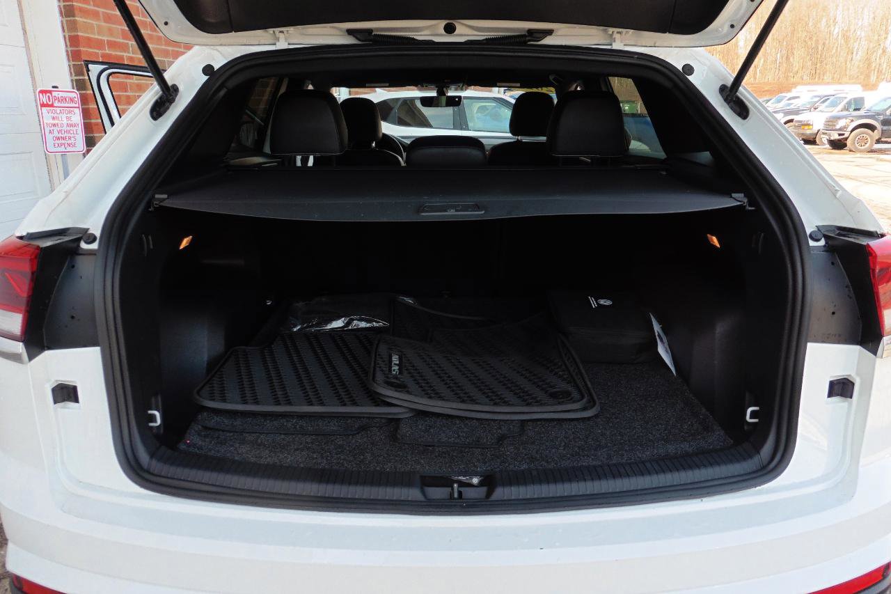 Used 2022 Volkswagen Atlas Cross Sport SE image 12