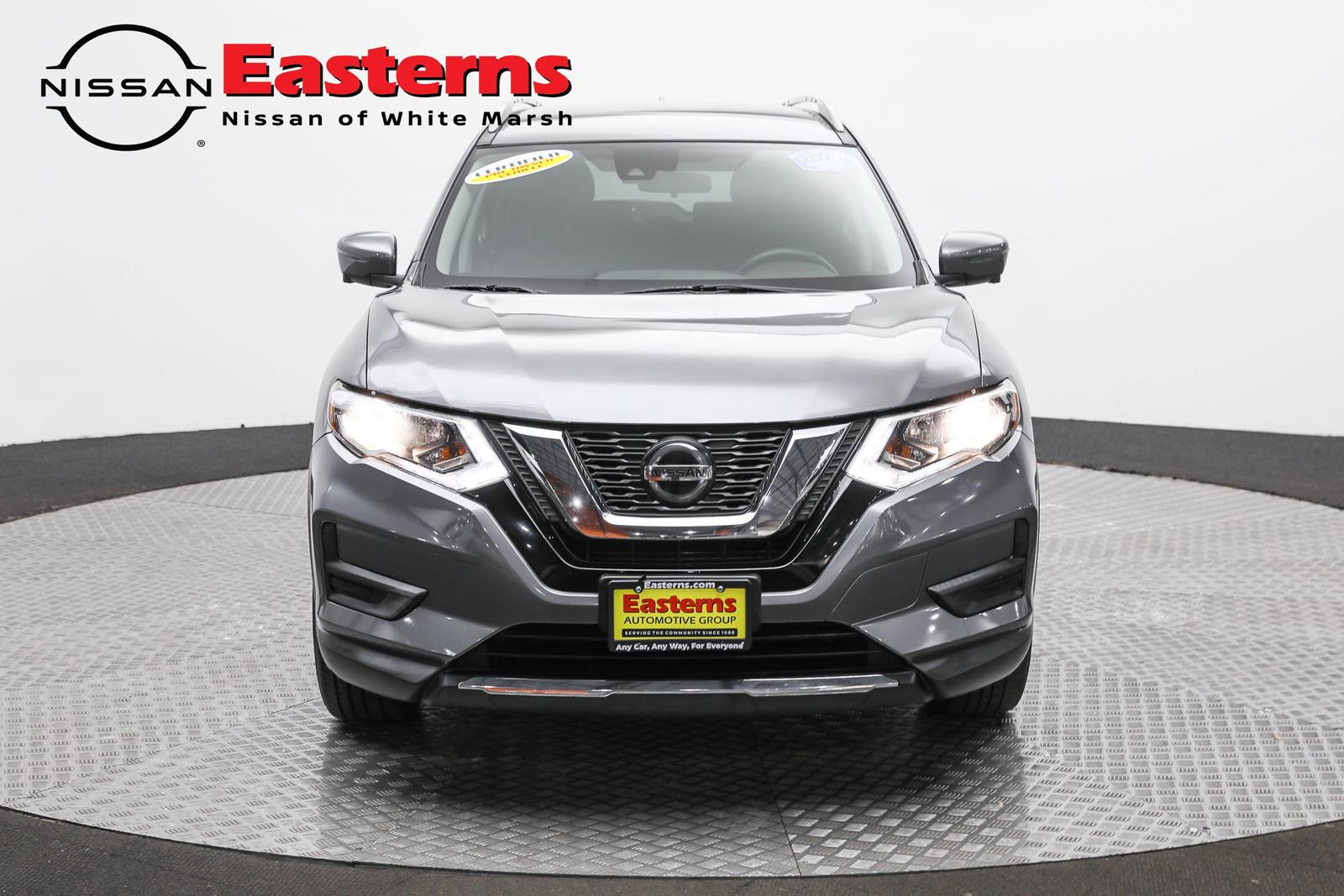 Used 2019 Nissan Rogue SV w/ Premium Package image 2