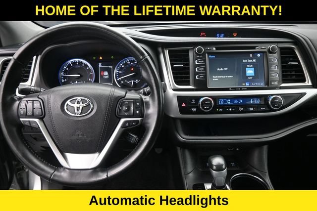 Used 2017 Toyota Highlander SE AWD/4WD image 15