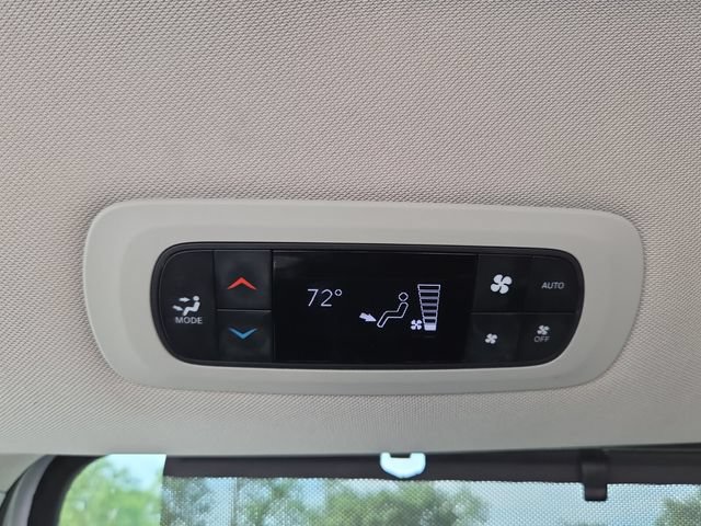 Used 2023 Chrysler Pacifica Touring-L FWD image 15