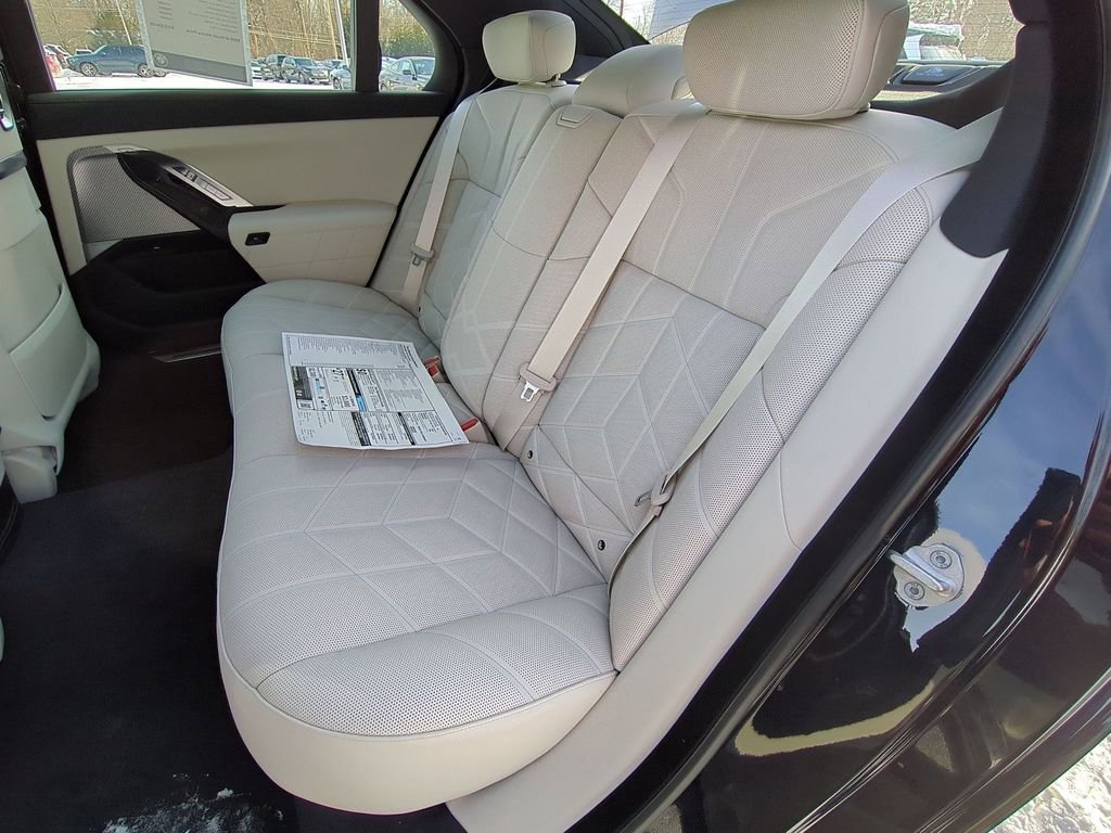 New 2026 BMW 740i xDrive w/ Executive Package image 23