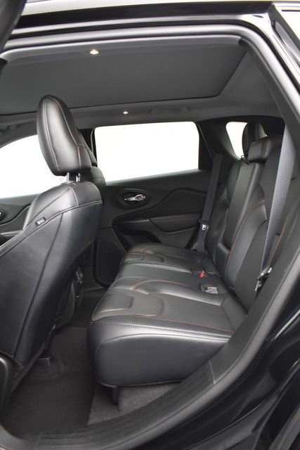 Used 2022 Jeep Cherokee Trailhawk w/ Sun, Sound & Nav Group AWD/4WD image 8