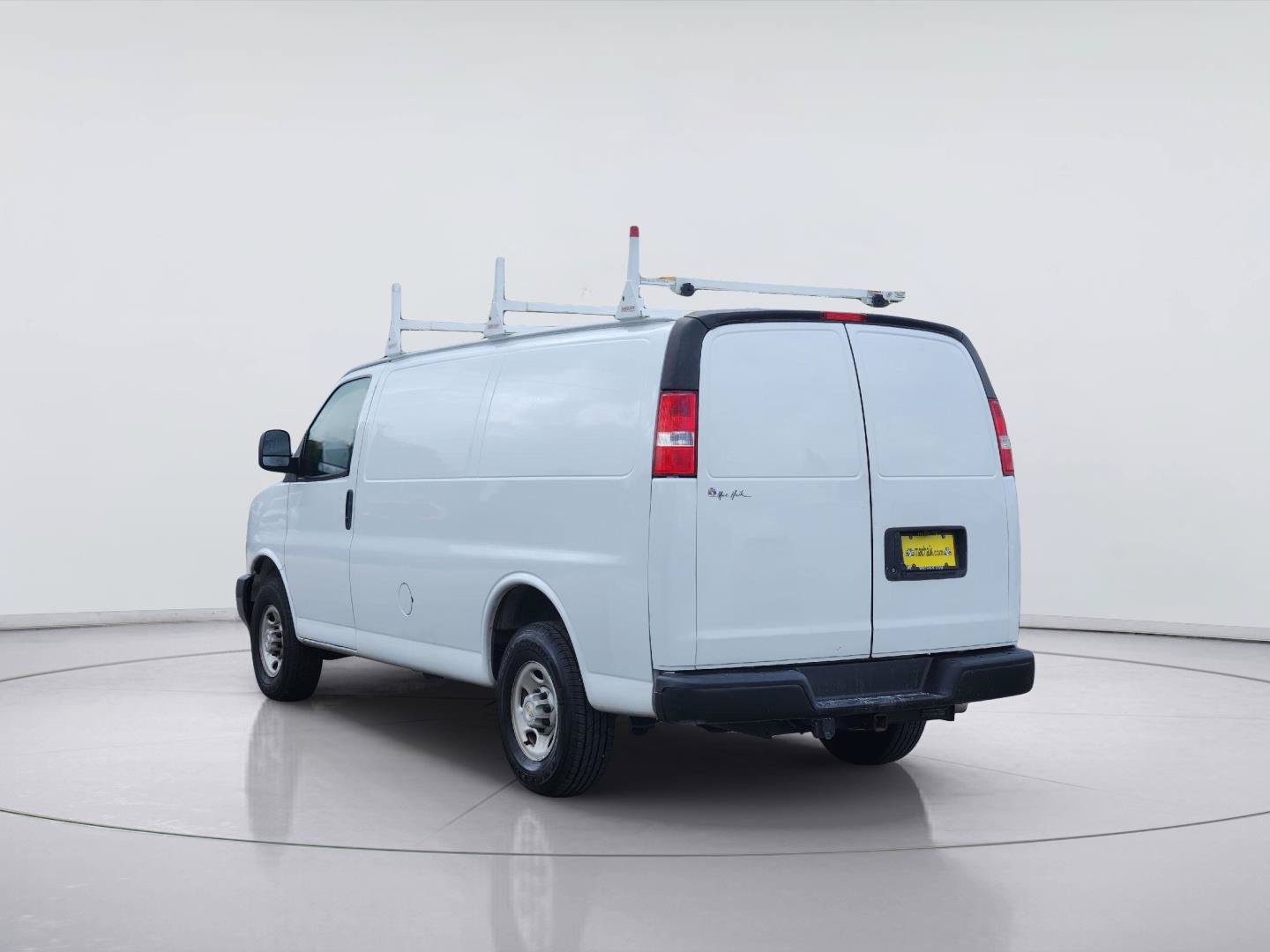 Used 2022 Chevrolet Express 2500 w/ Driver Convenience Package RWD image 7