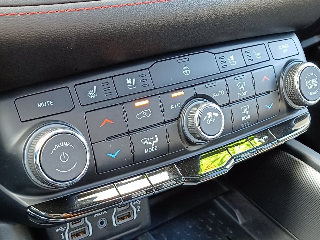 Used 2025 Dodge Durango R/T w/ Blacktop Package AWD/4WD image 19
