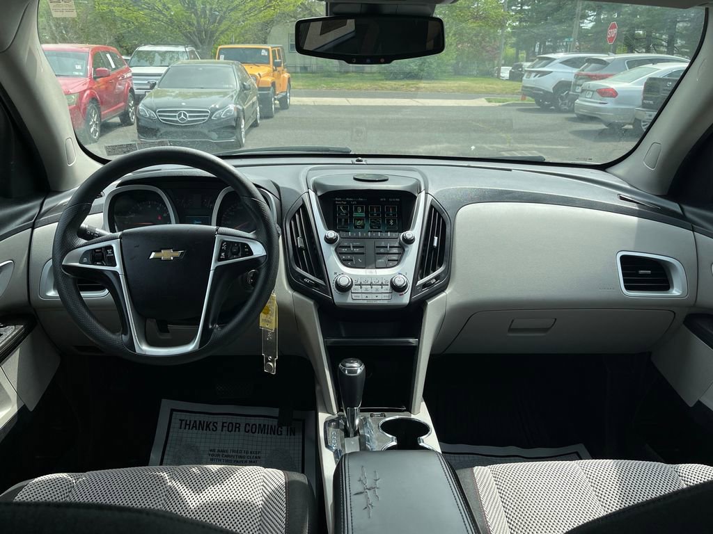 Used 2017 Chevrolet Equinox LT FWD image 18