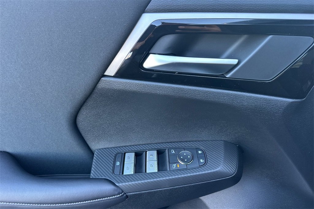 New 2025 Mitsubishi Outlander ES image 12