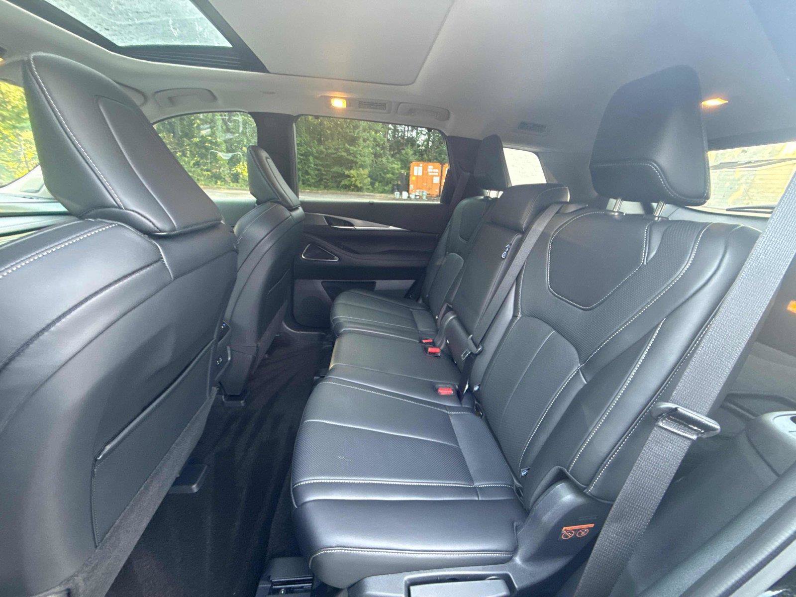 Used 2025 INFINITI QX60 Luxe FWD image 12