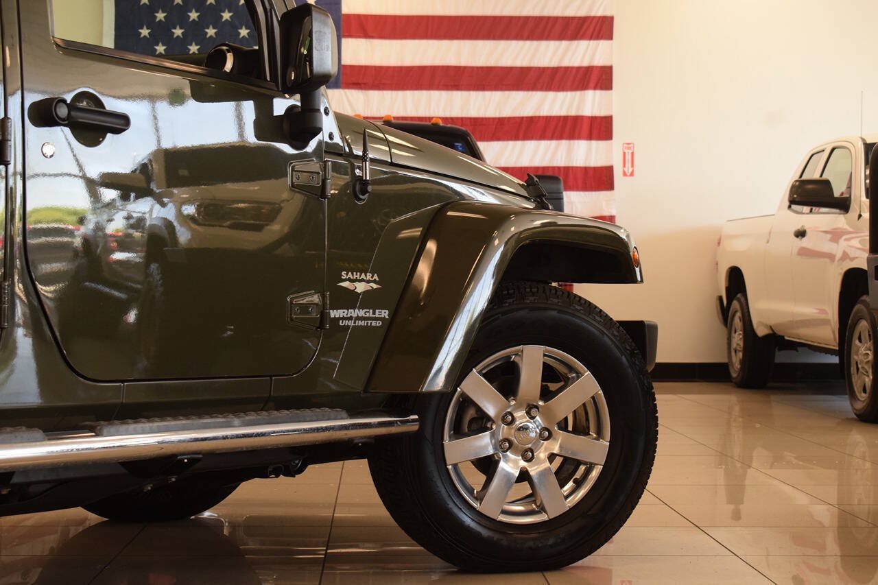 Used 2015 Jeep Wrangler Unlimited Sahara w/ Dual Top Group AWD/4WD image 37