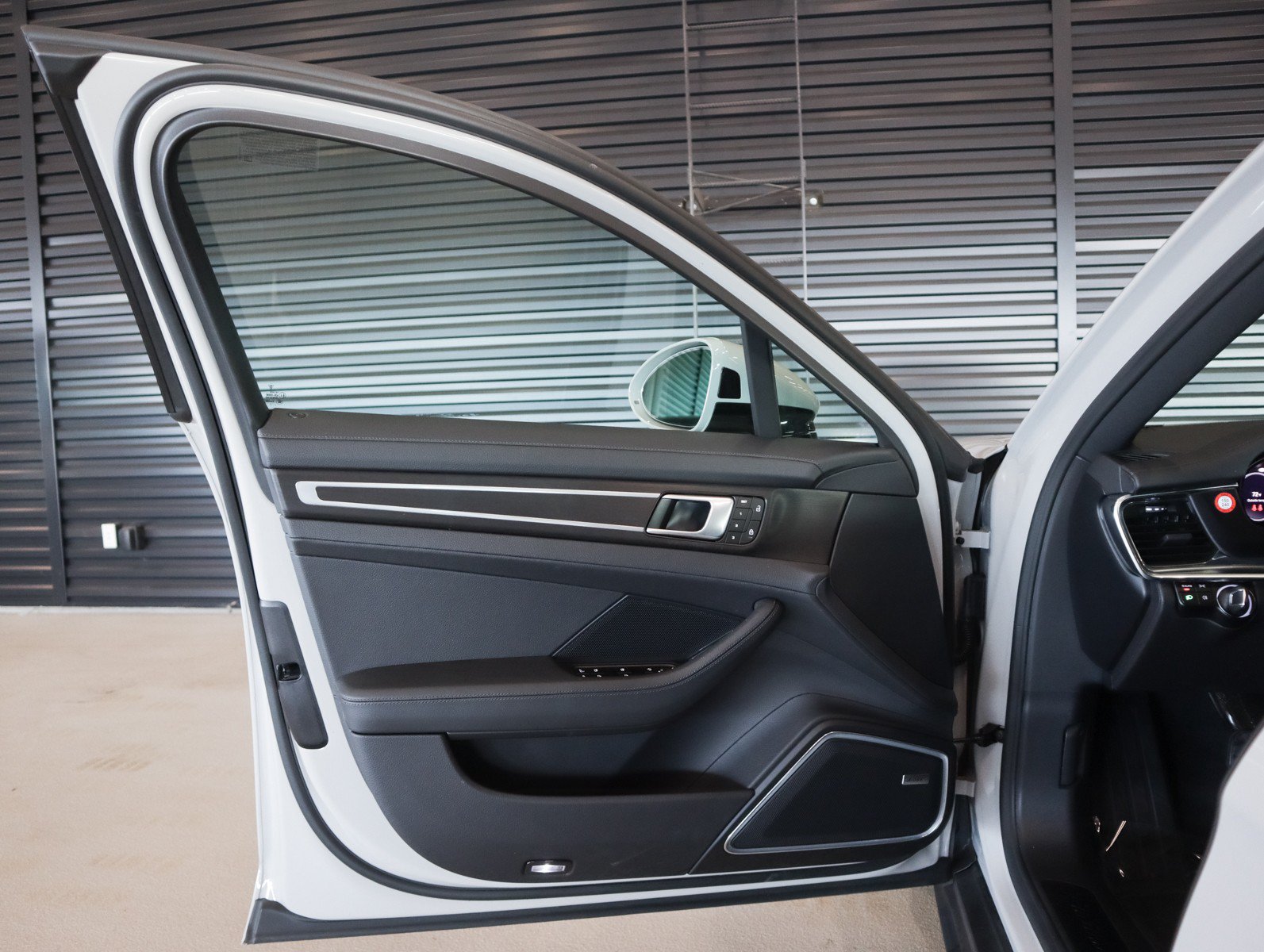 Certified 2023 Porsche Panamera Platinum Edition RWD image 26