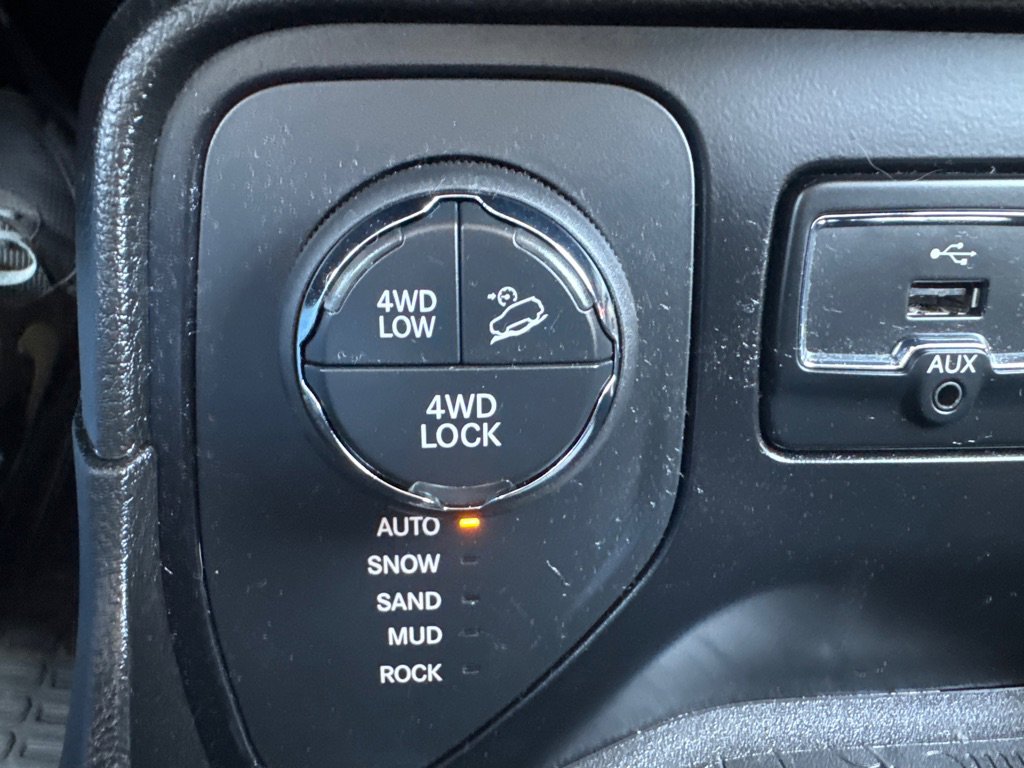 Used 2015 Jeep Renegade Trailhawk w/ Safety & Security Group I image 29