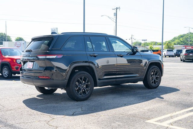 Certified 2025 Jeep Grand Cherokee Altitude AWD/4WD image 5