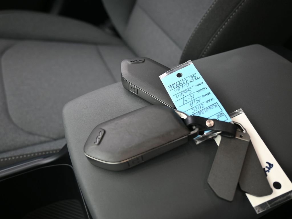 Used 2025 Kia K4 LXS image 39