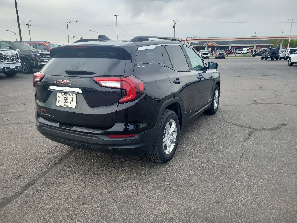 Used 2023 GMC Terrain SLE w/ Driver Convenience Package FWD image 5