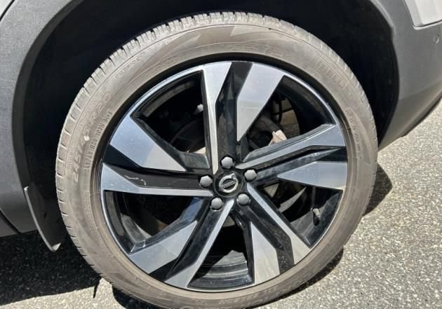 Certified 2023 Volvo XC40 B5 Plus w/ Driver Assist Package AWD/4WD image 18